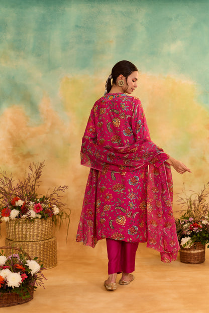 Mehr Pink Printed Floral Kurta With Dupatta